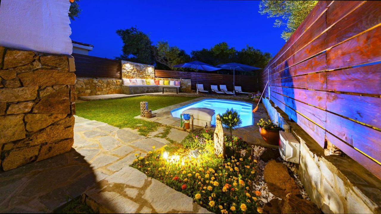 Salonikiou Beach Apartments & Villas Agios Nikolaos  Buitenkant foto