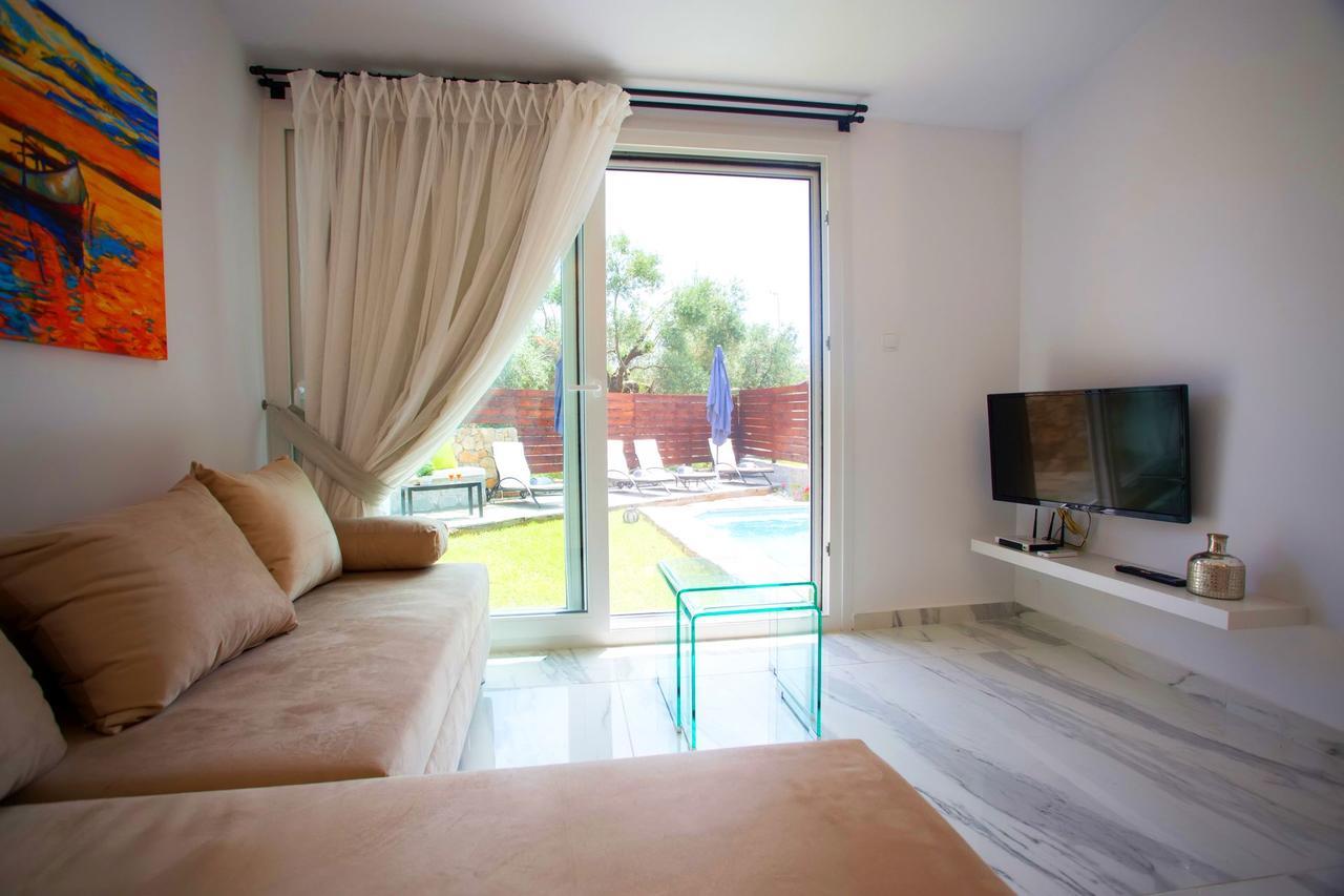 Salonikiou Beach Apartments & Villas Agios Nikolaos  Buitenkant foto